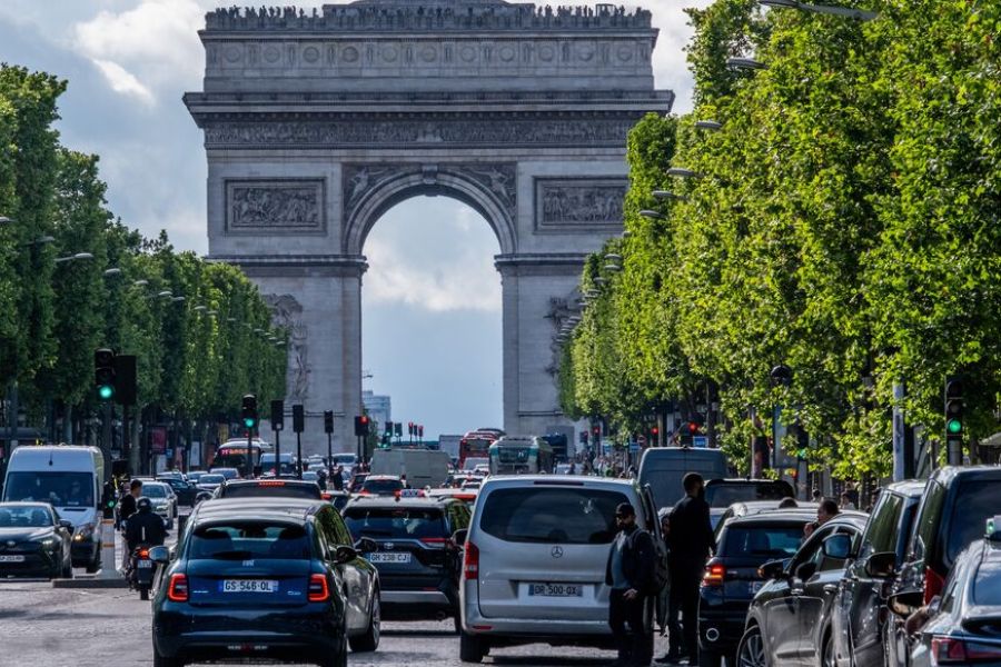 Détonations signalées sur les Champs-Élysées : la préfecture lève l’alerte. Fausse alerte ou acte isolé ?