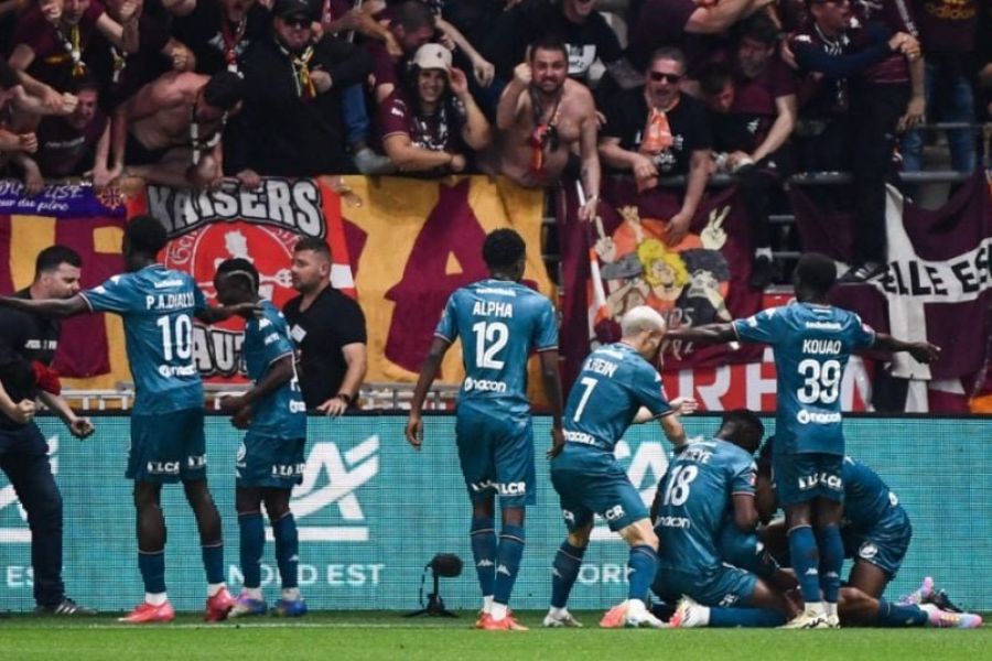 Football : Metz retrouve la Ligue 1, Reims relégué – retour sur une soirée décisive et ses enjeux