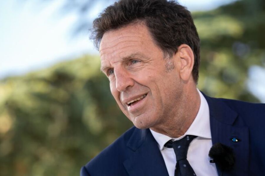 Retraites : Le Medef pousse pour une réforme plus ambitieuse face aux défis démographiques