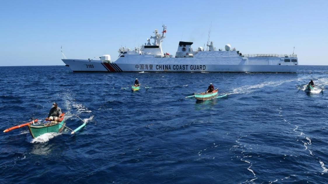 Tensions en Mer de Chine : La Stratégie Militaire de Pékin et la Réponse des Alliés Occidentaux