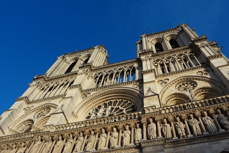 Notre-Dame de Paris, renaissance d’un patrimoine mondial, enjeux culturels et touristiques