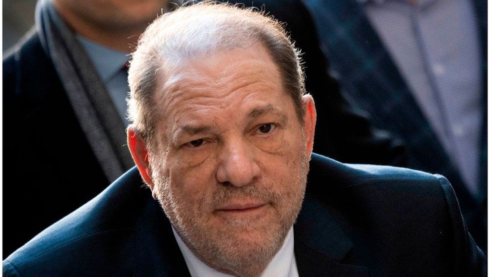 Bientôt jugé pour agressions sexuelles, Harvey Weinstein demande que son procès soit étudié avec un « œil neuf » – L’ancien magnat d’Hollywood espère échapper à une nouvelle condamnation