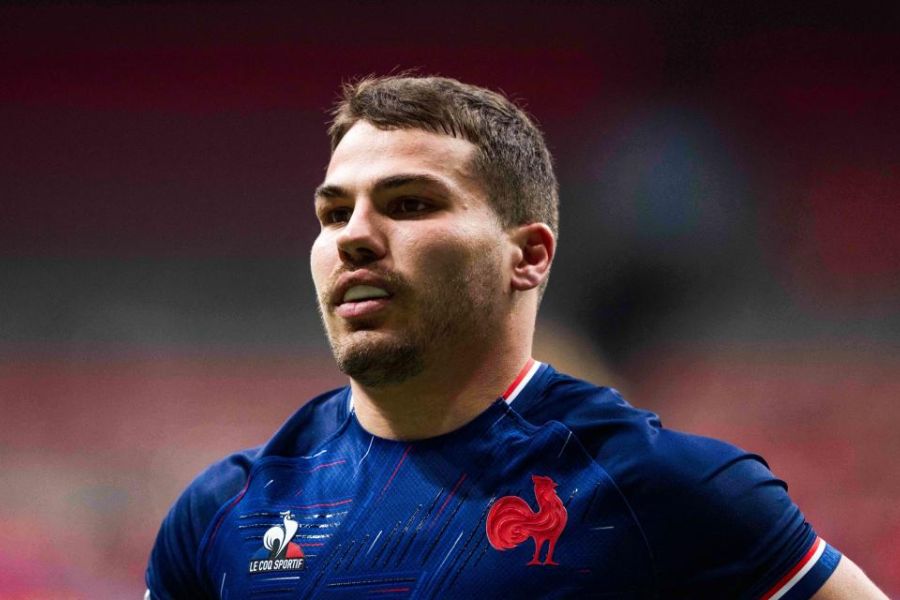 Antoine Dupont Porte-Drapeau : Un Choix Justifié pour la Clôture des JO