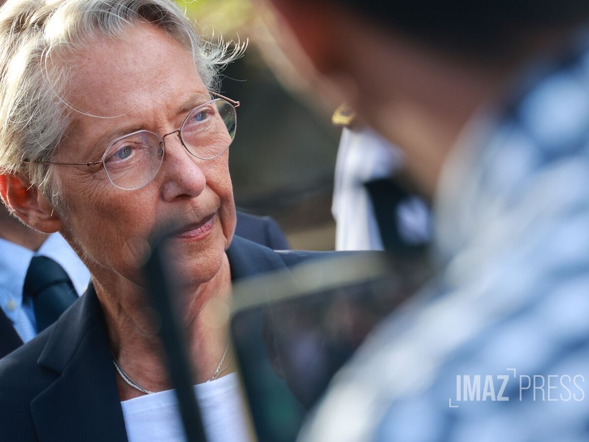 Malgré la possible chute du gouvernement, Élisabeth Borne assure que la rentrée scolaire reste la priorité