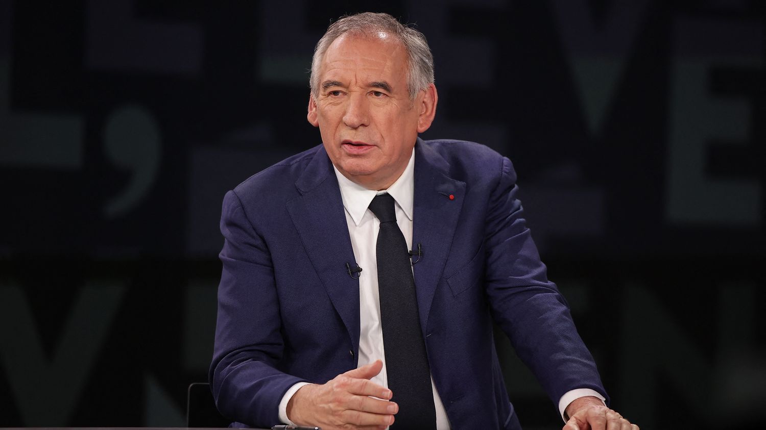 François Bayrou débute son mandat avec une popularité historiquement basse