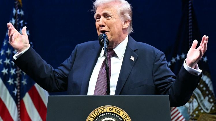 Trump dément une lettre liée à Epstein et réclame une expertise graphologique