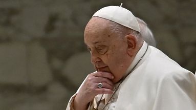 Pape François Hospitalisé : État "Stable" Mais Inquiétudes Persistantes - Quelles Conséquences pour le Vatican ?