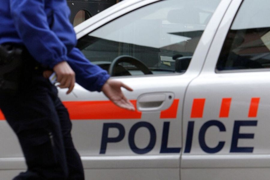 Quatre Français soupçonnés de vol dans un hôtel arrêtés en Suisse