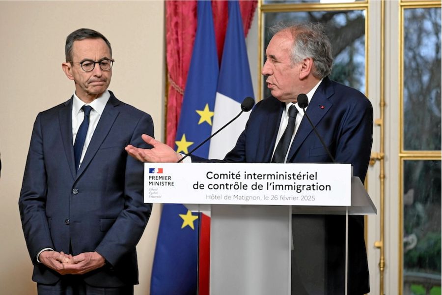 Loi immigration : Matignon prend la tangente pour ménager sa majorité fragile