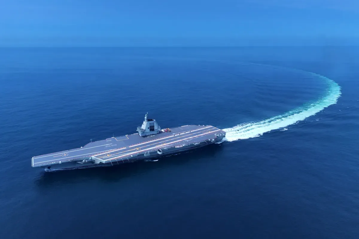 Porte-avions Fujian : Stratégie Navale Chinoise, Catapultes Électromagnétiques et Mer de Chine.