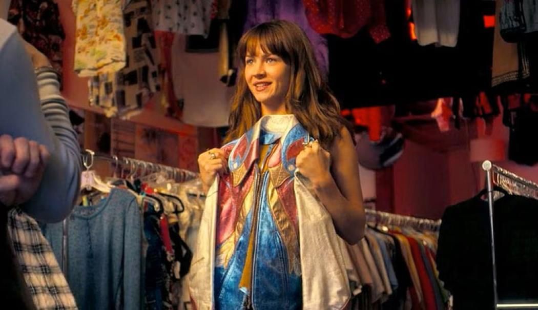 Fast Fashion Critique : La Pression des Consommateurs et la Révolution de la Seconde Main