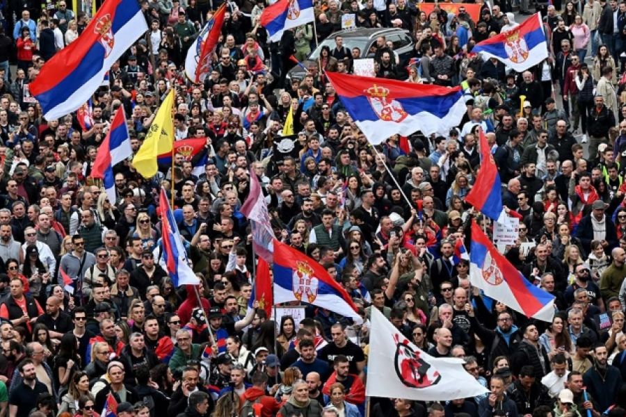 Serbie : 300 000 manifestants dans les rues de Belgrade