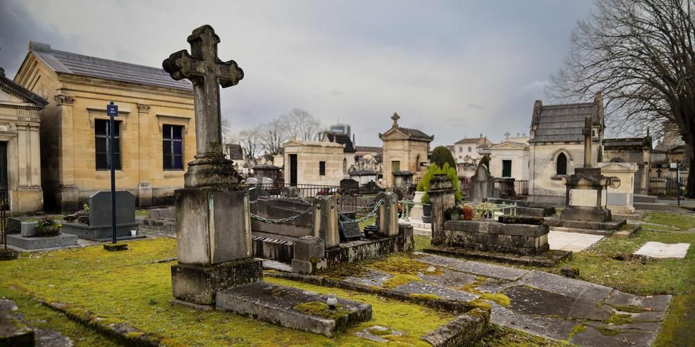 «On peut imaginer que ce soit un lieu pour se promener ou pique-niquer» : à Bordeaux, une réflexion pour transformer les cimetières en parcs urbains