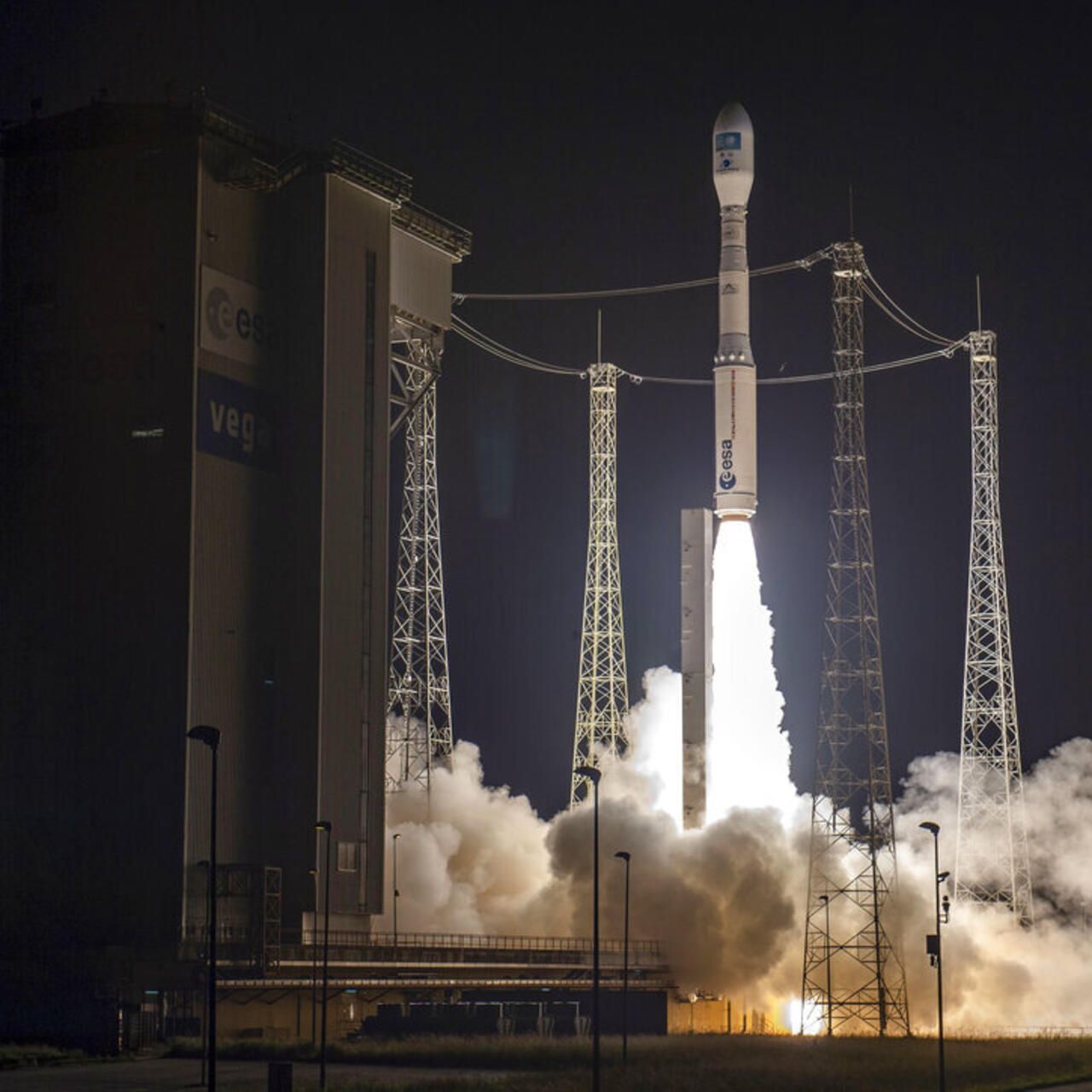 La fusée européenne Vega C a réussi son lancement le 5 décembre 2024, marquant une étape cruciale pour l'Agence spatiale européenne (ESA) et renforçant la position de l'Europe dans le domaine spatial.