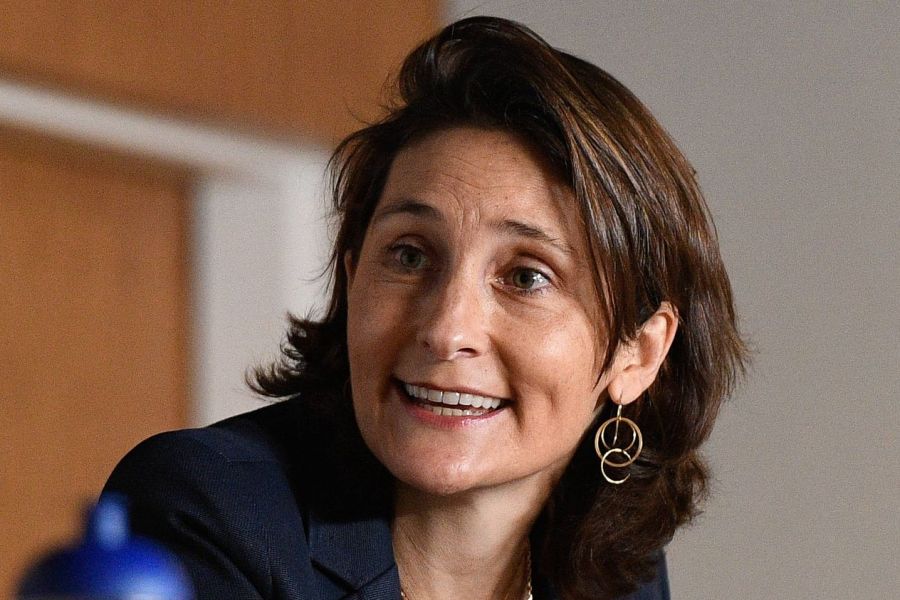 Amélie oudéa-castéra défend la cérémonie d'ouverture des jeux paralympiques