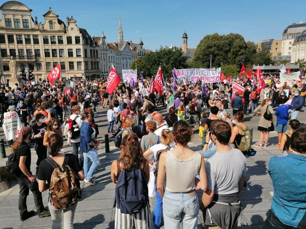 OMONDO SOCIÉTÉ - Manifestation à Carhaix : des milliers de personnes réclament la réouverture des urgences 24h/24