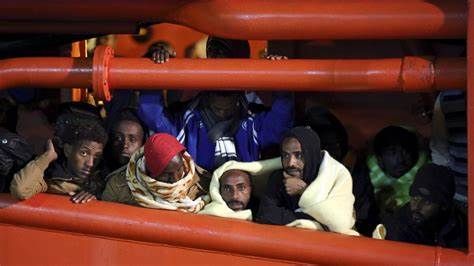 Au moins 14 migrants africains mis aux arrêts en Italie après la mort d'un guinéen