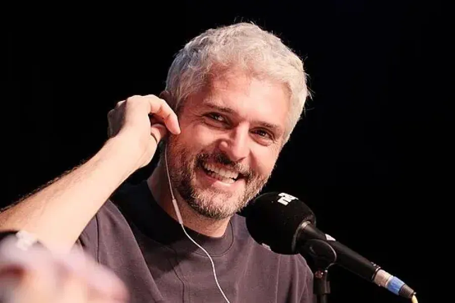 Polémique Pierre-Emmanuel Barré sur Radio Nova : L'humour satirique face aux limites de la liberté d’expression