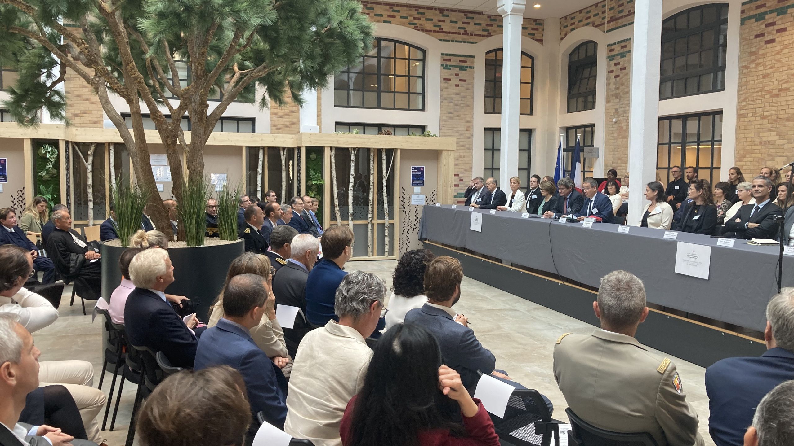 Le tribunal correctionnel de Marseille se penche actuellement sur une affaire d'escroquerie qui ébranle le monde du football français.