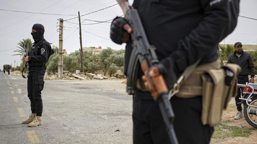 première attaque revendiquée par l’État islamique contre les nouvelles forces gouvernementales