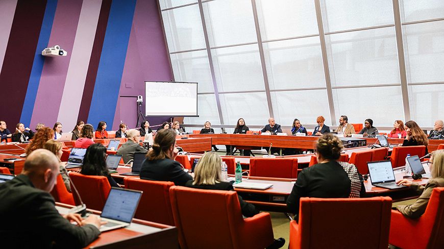 Forum Mondial de la Démocratie : La Démocratie Participative, Dernier Rempart Contre la Défiance ?